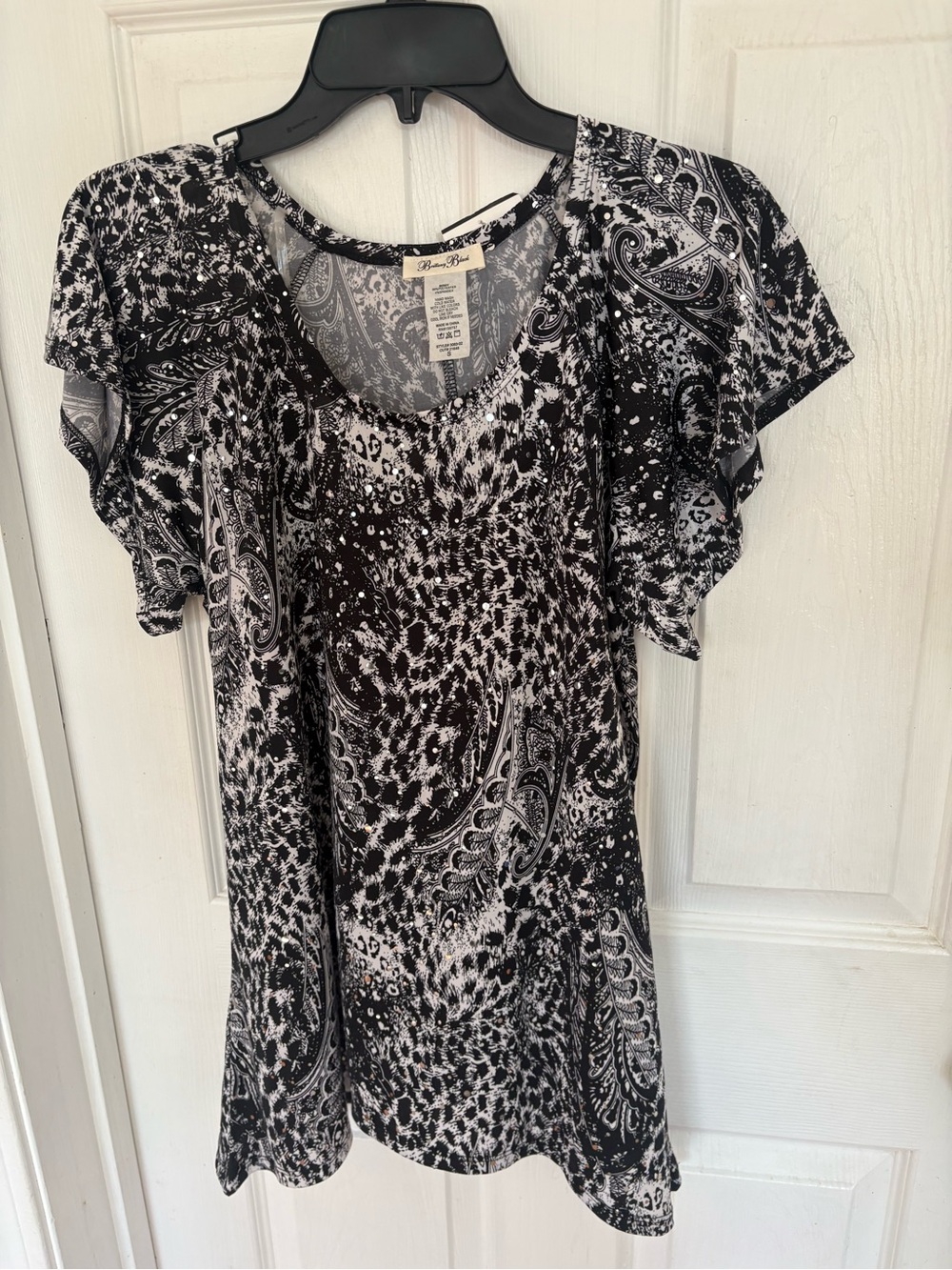 Black & White Paisley Flutter Sleeve Top